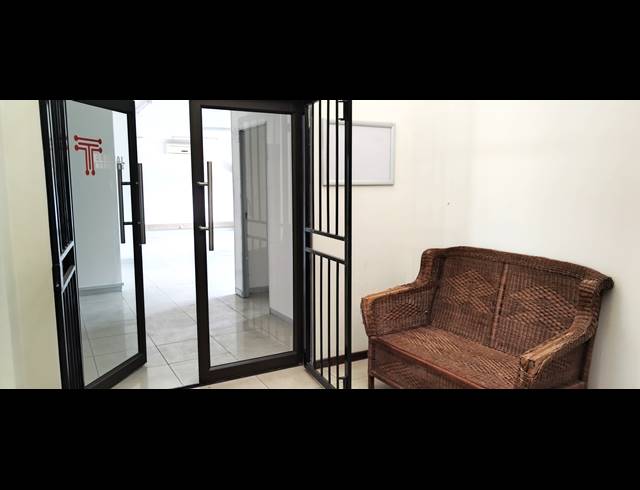 80M² BUSINESS CENTRE TO LET IN ELDORAIGNE